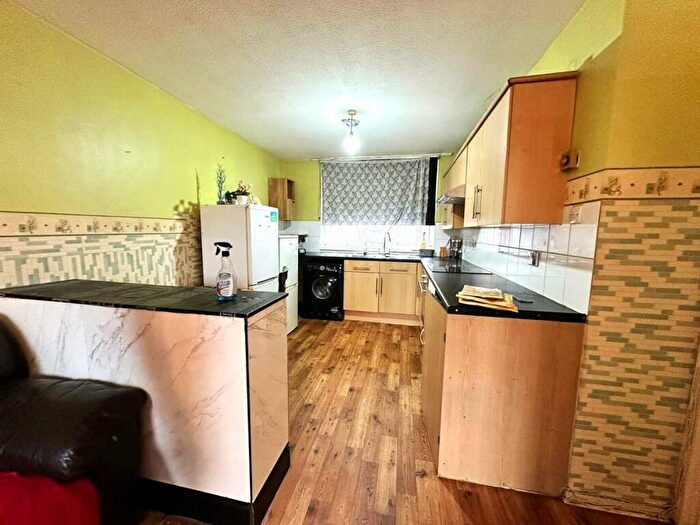 3 Bedroom Flat To Rent In Linsdell Road, Barking, IG11