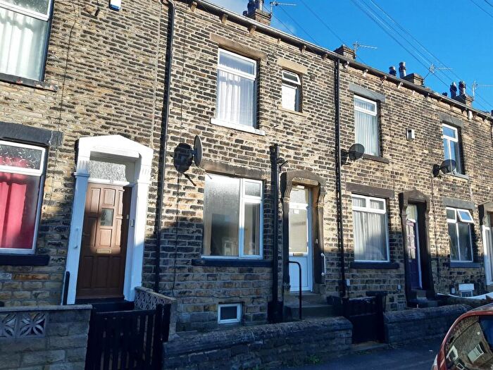 3 Bedroom Terraced House For Sale In Hatfield Road, Bradford, BD2
