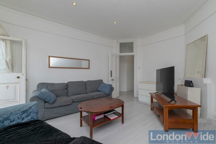 3 Bedroom Flat To Rent In Huguenot Mansions, London, SW18