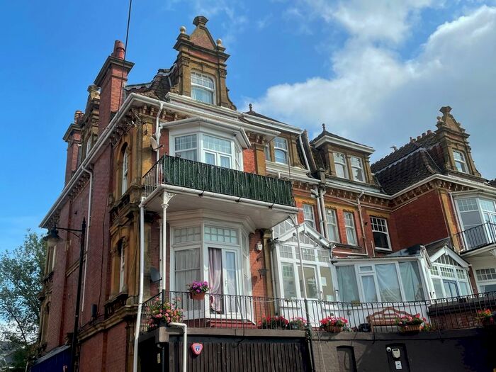 3 Bedroom Flat To Rent In Queens Park Road, Paignton, TQ4