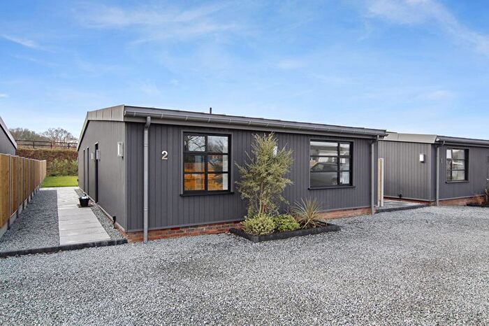 3 Bedroom Detached Bungalow For Sale In Parsonage Lane, Sidcup, DA14