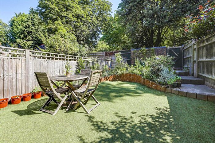 4 Bedroom Town House To Rent In St. Francis Close, Buntingford, SG9