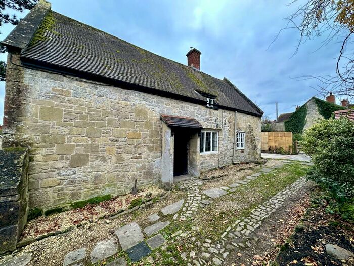 3 Bedroom Cottage To Rent In High Street, Tisbury, Salisbury, SP3
