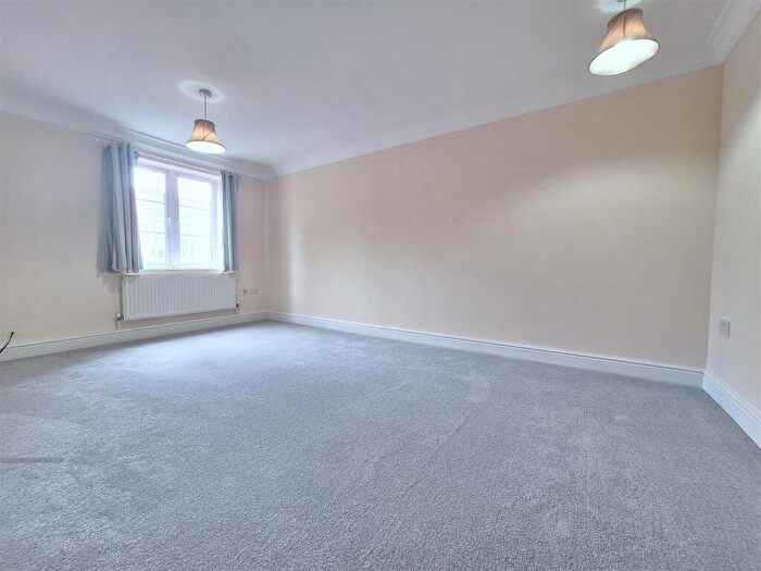 2 Bedroom Apartment To Rent In Castle Street, Reading, RG1