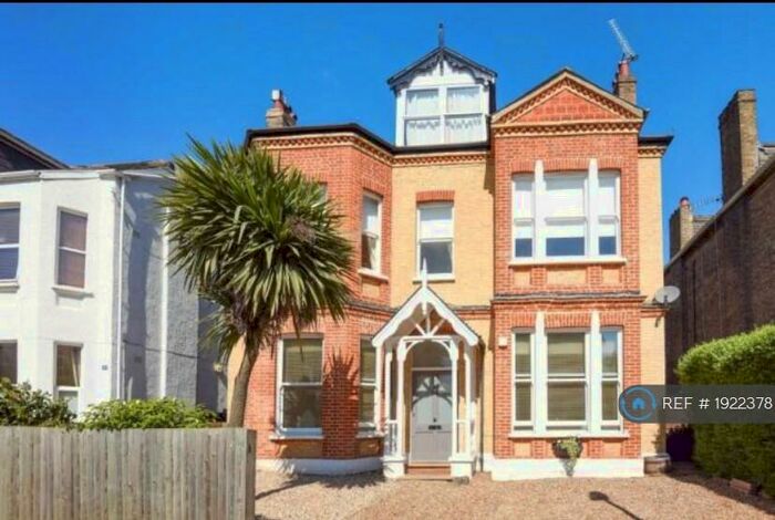 2 Bedroom Flat To Rent In Cambridge Road, Bromley, BR1