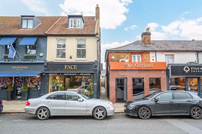 1 Bedroom Flat To Rent In Queens Road, Weybridge, KT13