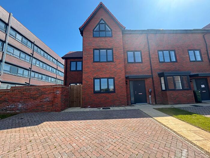 5 Bedroom Property To Rent In Osbourne Gardens, Aylesbury, HP21