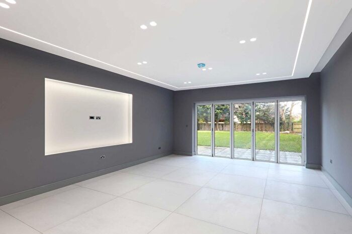 6 Bedroom Detached House To Rent In Burgess Wood Road South, Beaconsfield, Buckinghamshire, HP9
