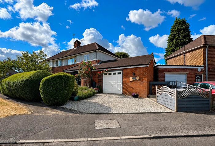 3 Bedroom Semi-Detached House For Sale In Sandys Road, Basingstoke, RG22