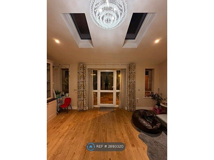 3 Bedroom Semi Detached House To Rent In Finch Road, Earley, Reading, RG6