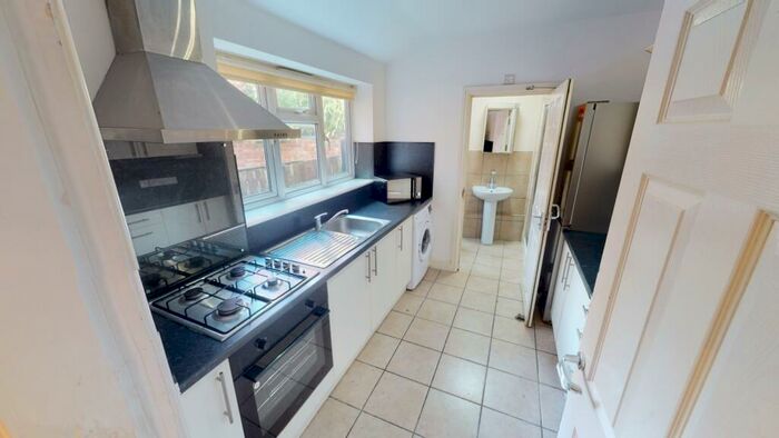 4 Bedroom Terraced House To Rent In Russell Street, Nottingham, NG7