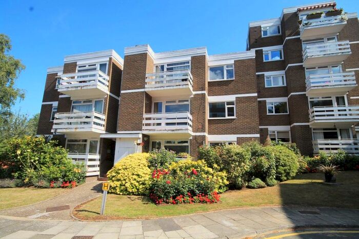 2 Bedroom Flat To Rent In Mountcombe Close, Surbiton KT6