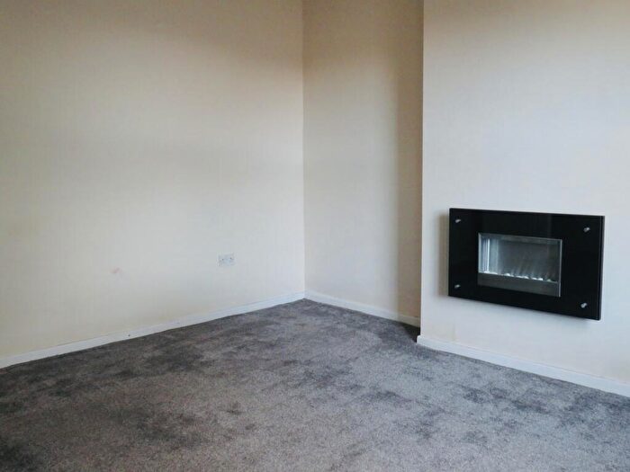 2 Bedroom House To Rent In Crossley Terrace North, Halifax, HX3