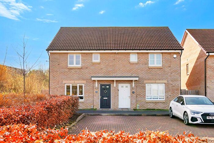 3 Bedroom Semi Detached House For Sale In Benhar Road, Newcraighall, EH21