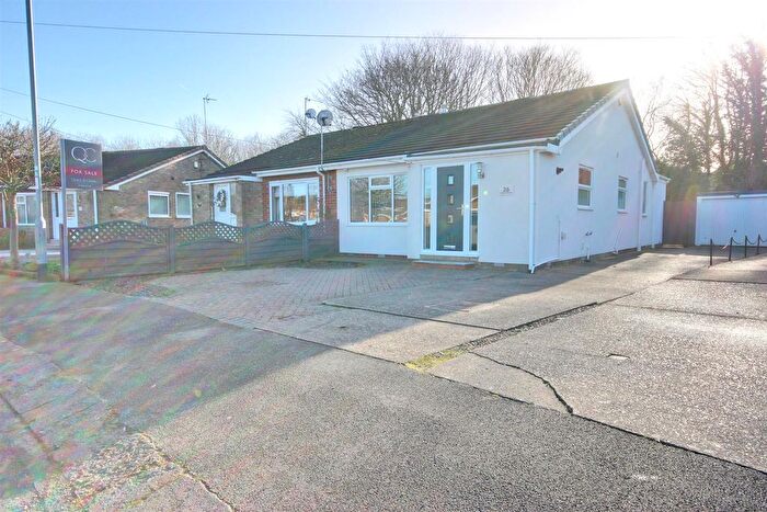 2 Bedroom Semi-detached Bungalow For Sale In Fulford Crescent, Willerby, Hull, HU10