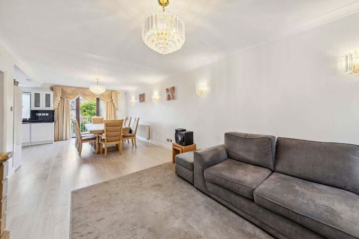 4 Bedroom Property To Rent In Alexandra Road, London, N10