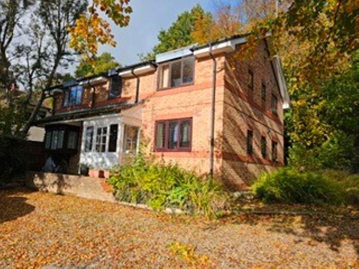 1 Bedroom Flat To Rent In Peperharow Road, Godalming, GU7