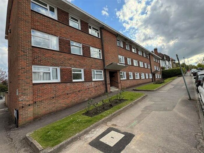 2 Bedroom Flat To Rent In Rothamsted Avenue, Harpenden, AL5