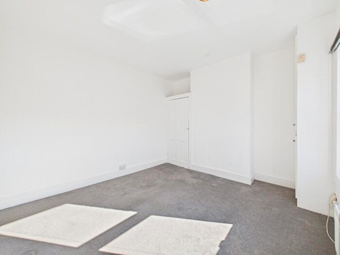 1 Bedroom Apartment For Sale In Whitworth Road, Abington, Northampton, NN1