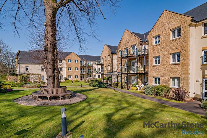 2 Bedroom Apartment For Sale In Holmcroft Court, Charlton Road, Shepton Mallet, BA4