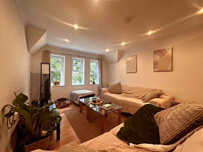 2 Bedroom Apartment To Rent In Greystones Court, Roundhay, LS8