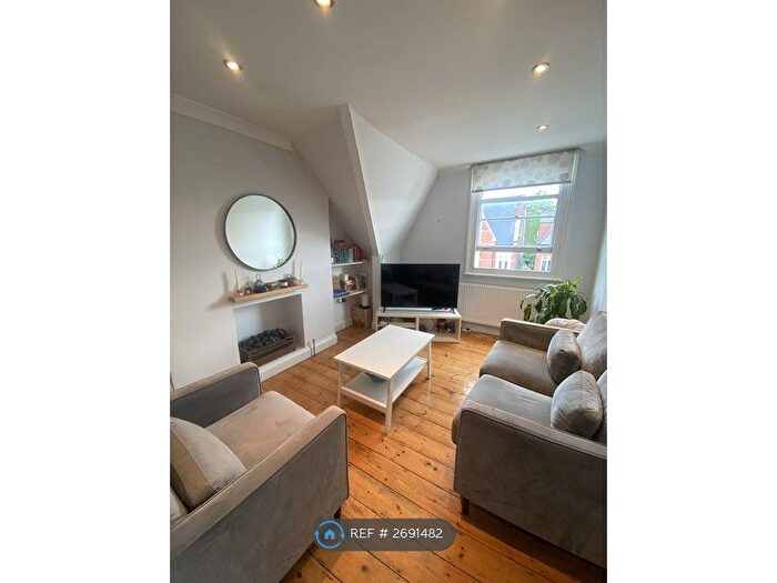 2 Bedroom Flat To Rent In Romola Road, London, SE24