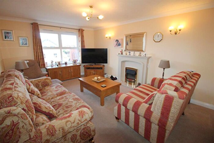 2 Bedroom Flat For Sale In Clifton Drive South, Lytham St. Annes, FY8