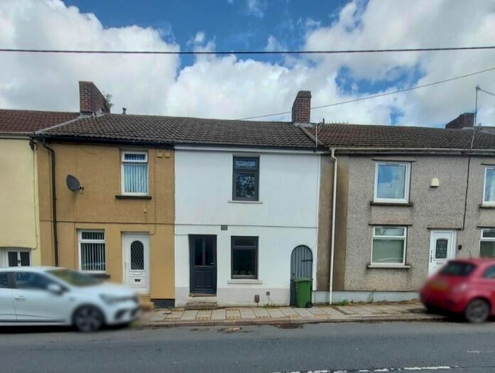 3 Bedroom Terraced House To Rent In Williams Place, Pontypridd, CF37