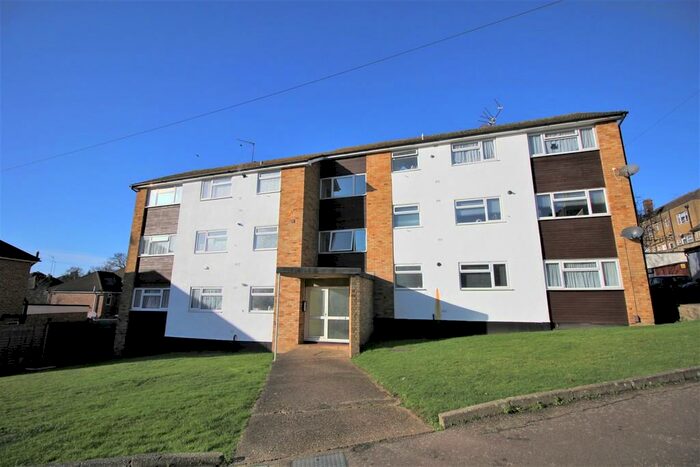 2 Bedroom Apartment To Rent In Mimms Hall Road, Potters Bar, EN6