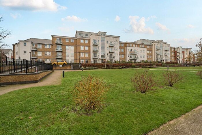 2 Bedroom Flat For Sale In Heron Way, Maidenhead, SL6
