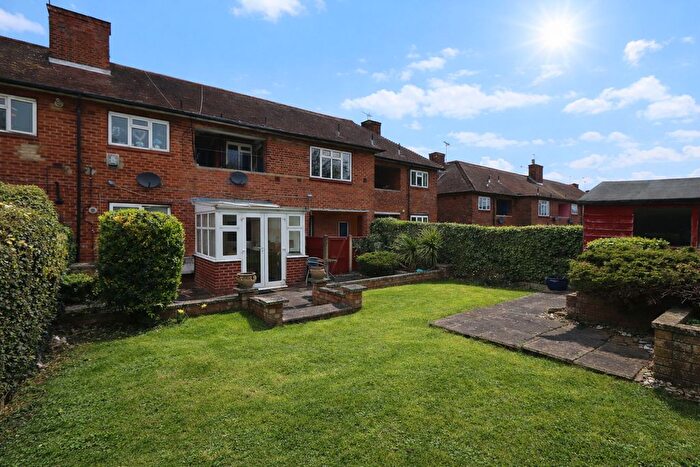 1 Bedroom Flat For Sale In Faringdon Avenue, Romford, RM3