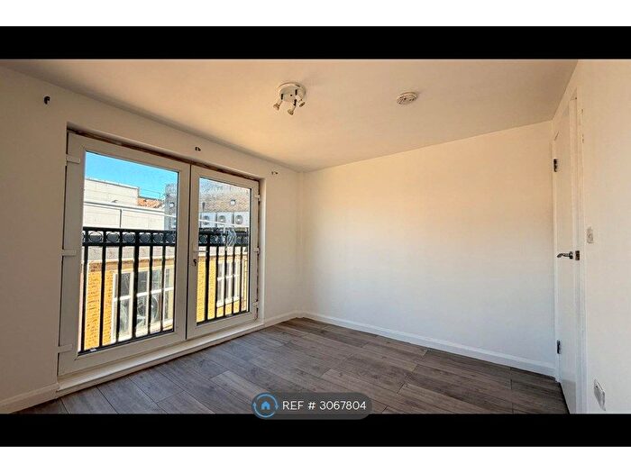 1 Bedroom Flat To Rent In Fife Road, Kingston Upon Thames, KT1
