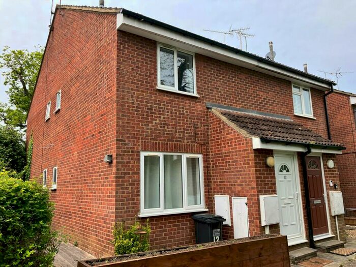 1 Bedroom Cluster House To Rent In Far End, Hatfield, AL10