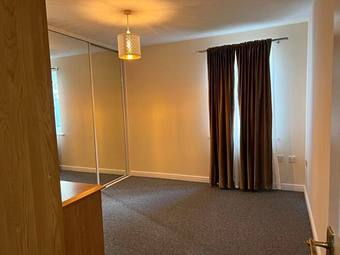 2 Bedroom Flat To Rent In St. James Gardens, Romford, RM6