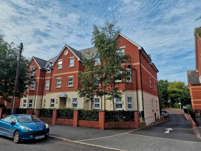 1 Bedroom Flat For Sale In Kirtleton Avenue, Weymouth, DT4