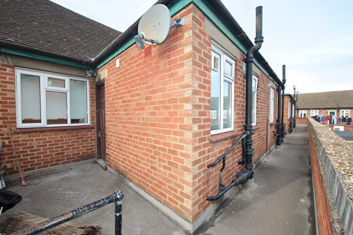 2 Bedroom Flat To Rent In Kingsway, West Wickham, BR4