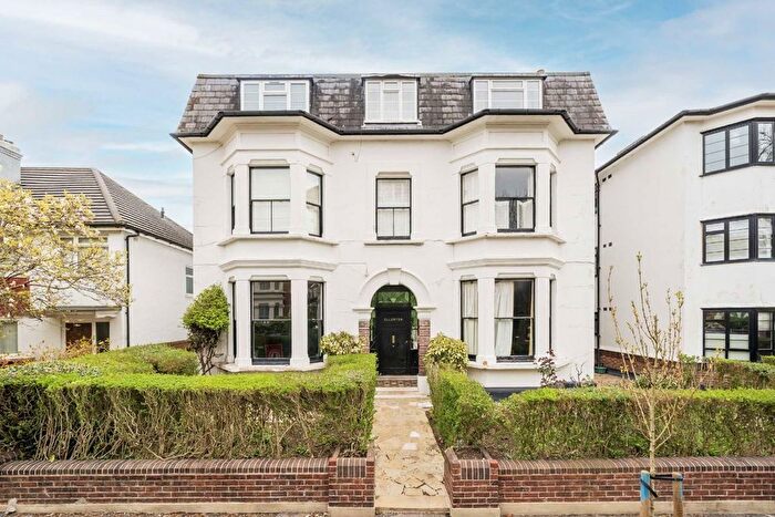 1 Bedroom Flat To Rent In Avenue Crescent, Acton, W3