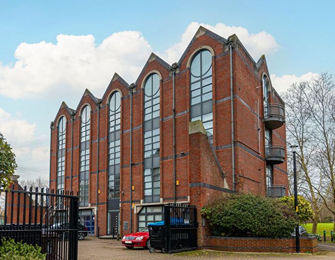 2 Bedroom Flat For Sale In Mayflower Street, London, SE16