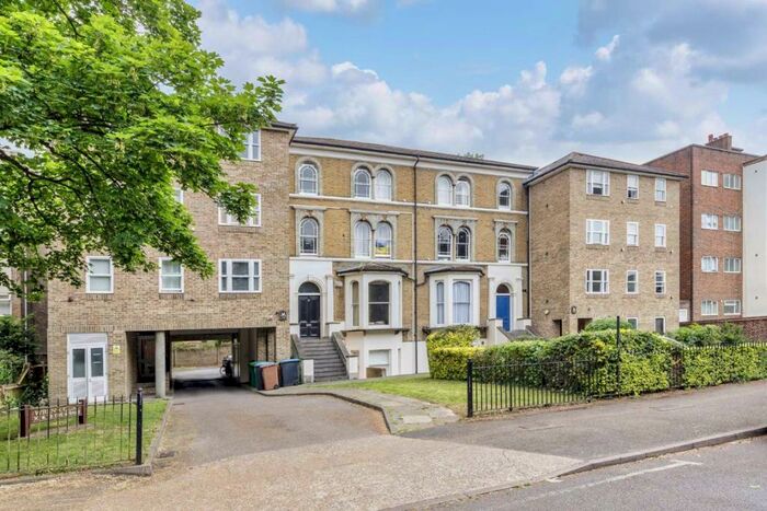 2 Bedroom Flat To Rent In The Avenue, Surbiton, KT5