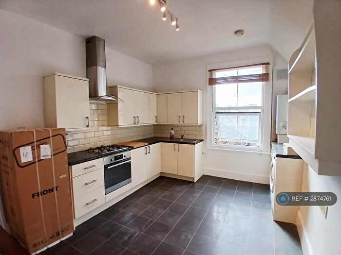 2 Bedroom Flat To Rent In Norwood Road, London, SE27