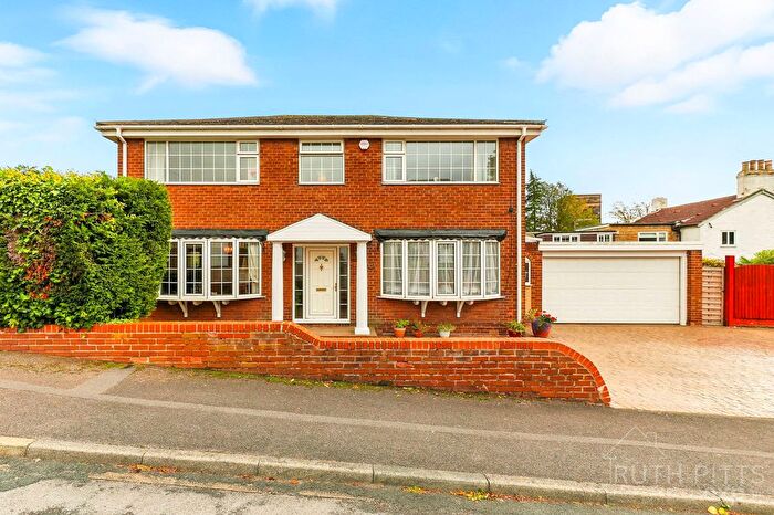 4 Bedroom Detached House For Sale In Rectory Garth, Hemsworth, Pontefract, WF9