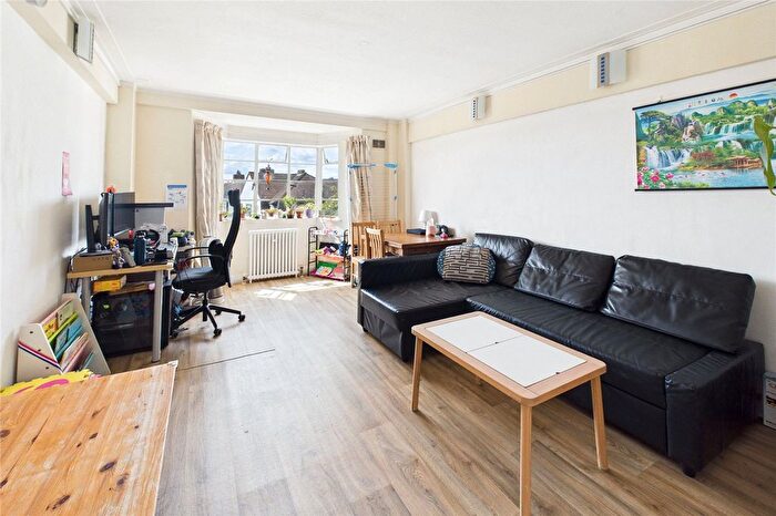 1 Bedroom Flat For Sale In Corner Fielde, Streatham Hill, London, SW2