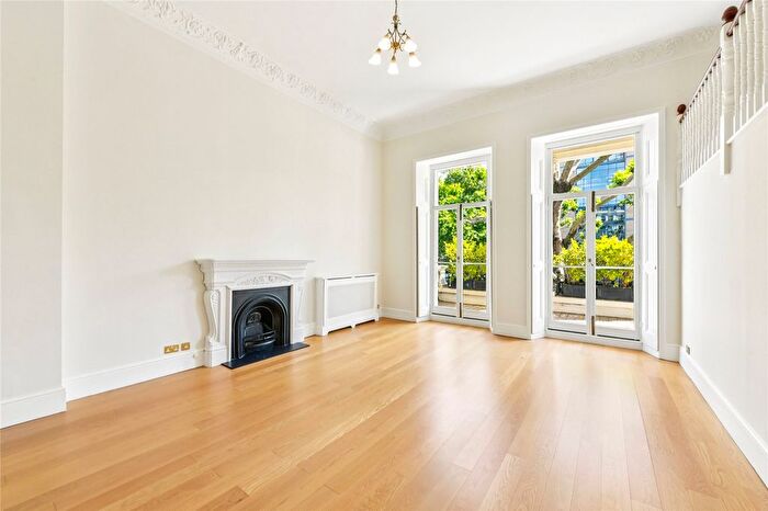 3 Bedroom Flat To Rent In Queen's Gate, South Kensington, London, SW7