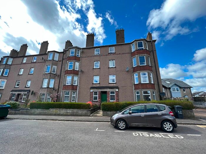 2 Bedroom Flat To Rent In Cardross Street, Dundee, DD4
