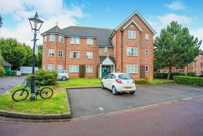 2 Bedroom Flat To Rent In The Beeches Halsey Road, Watford, WD18