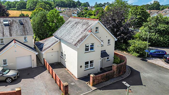 4 Bedroom Detached House For Sale In Brook Close, Bovey Tracey, TQ13