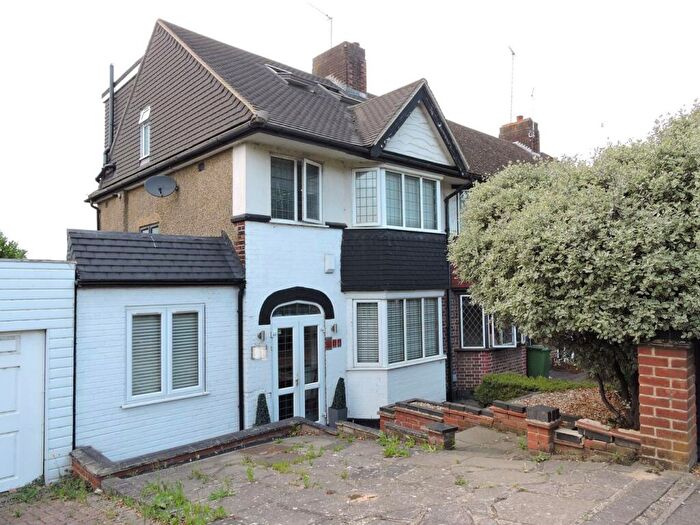 4 Bedroom End Of Terrace House For Sale In Waltham Way, Chingford, London, E4