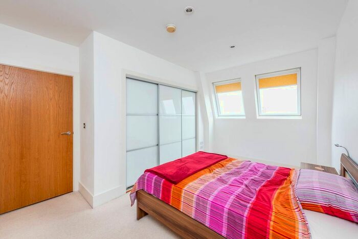 2 Bedroom Flat To Rent In Cornell Square, Nine Elms, London, SW8