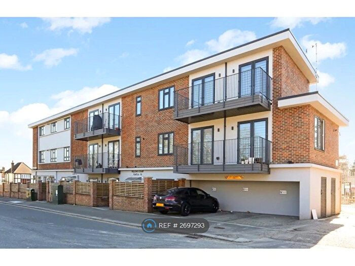 1 Bedroom Flat To Rent In Fellows Court, Watford, WD24