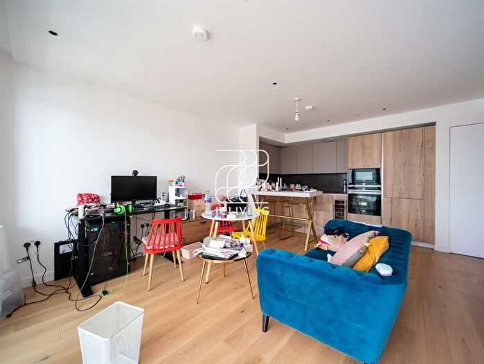 1 Bedroom Flat To Rent In Makers Building, London, N1